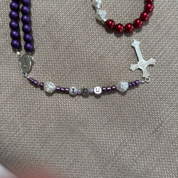 Handmade Rosary. TCU. Painted glass beads and metal alloy and plastic pieces. - Picture 4 of 4